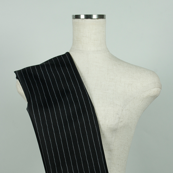 C0658　黒ベース灰色手書き風ストライプ(細)柄生地