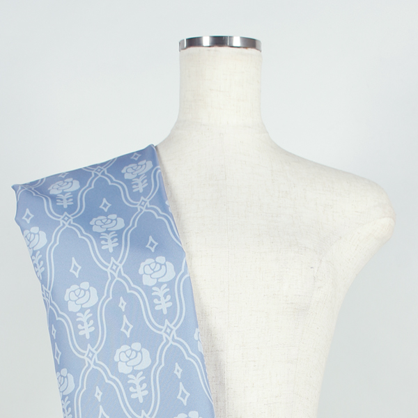 C0667　ブルーベース薄青色バラタイル柄