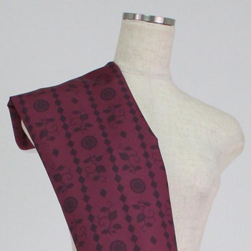 C0194　臙脂ベース　唐草×ダイヤ和風柄生地