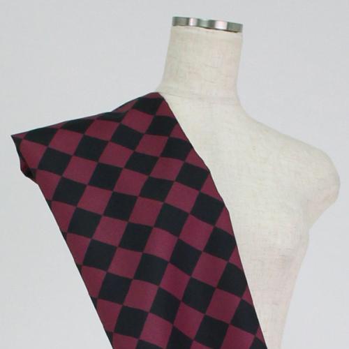 C0195　臙脂ベース　ダイヤ柄生地