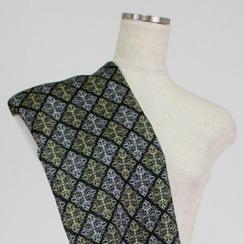 C0200　黒色ベース　和風ダイヤ柄生地