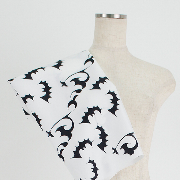 C0367　白×黒　コウモリ柄生地