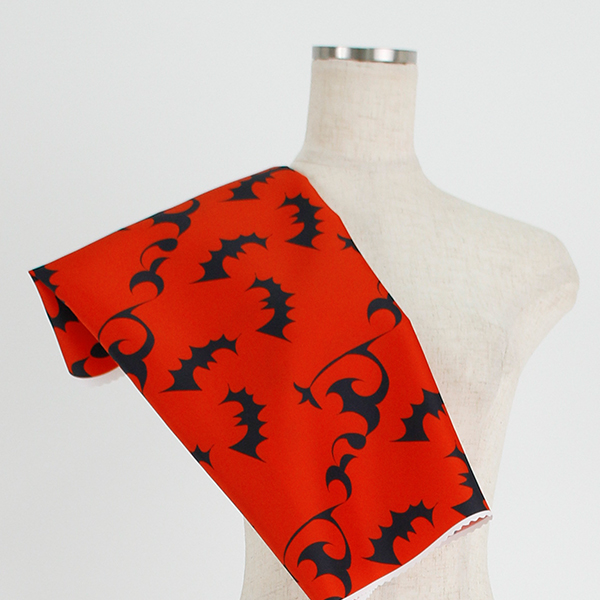 C0368　赤×黒　コウモリ柄生地