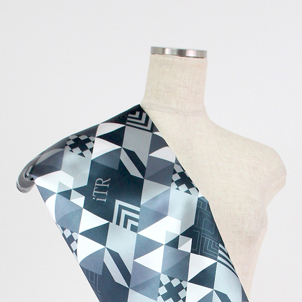 C0239　グレーベース　幾何学ダイヤ柄生地