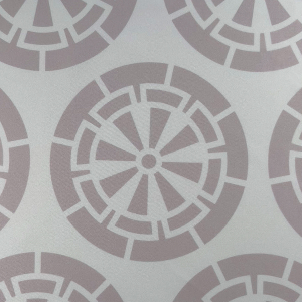 C0518　オフホワイトベース源氏車柄生地