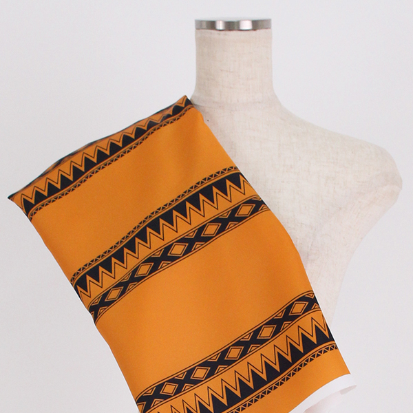 C0299　黄色×黒　トライバル柄生地