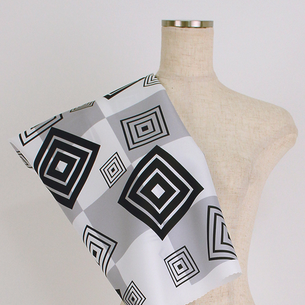 C0304　モノクロ　幾何学格子柄生地