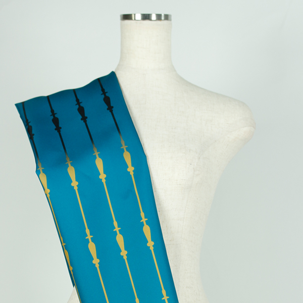 C0552　緑ベース黒×黄土色グラデストライプ柄生地