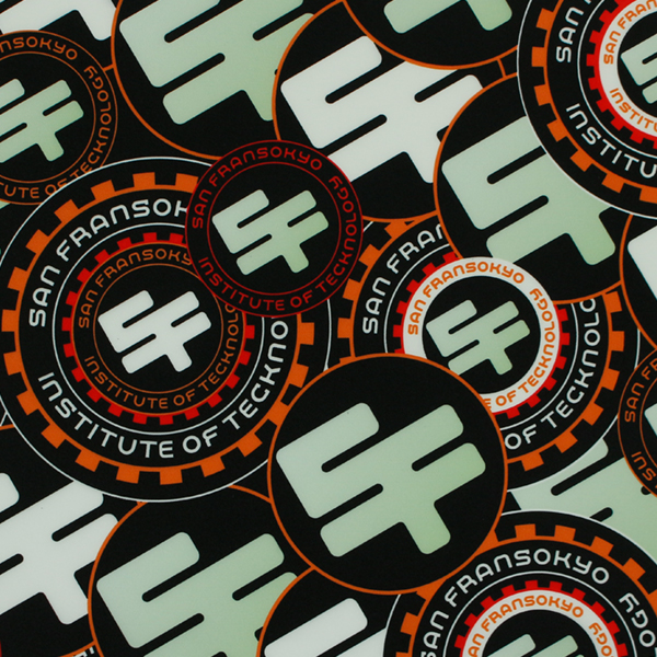 C0572　黒ベースオレンジロゴ柄生地