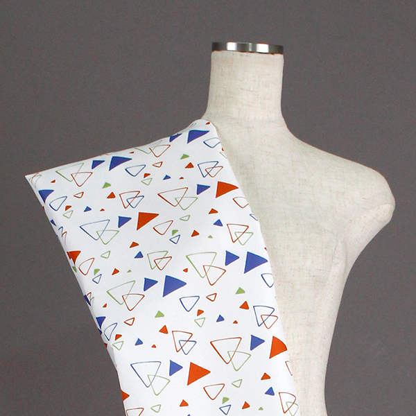 C0448　ランダム三角柄生地