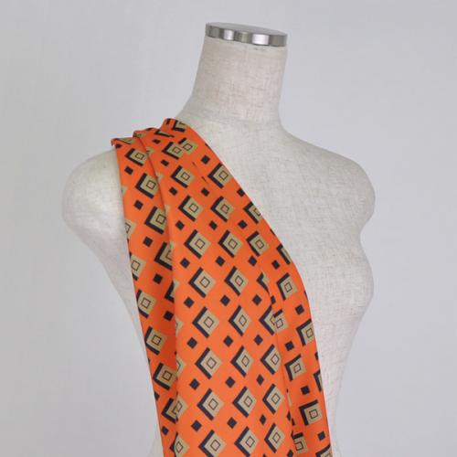 C0030　オレンジベース　スクエア模様生地