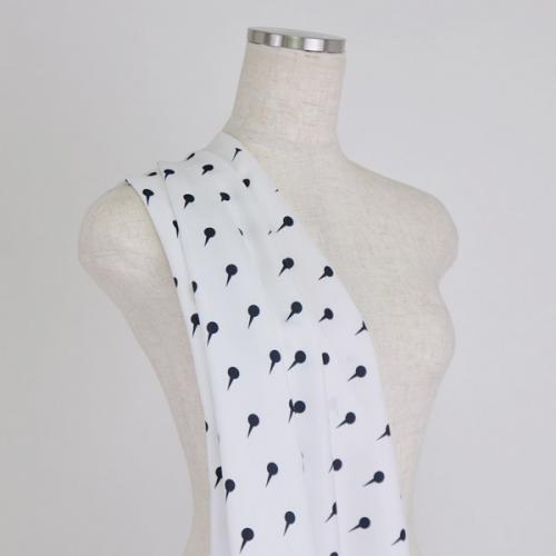 C0031　白ベース柄生地