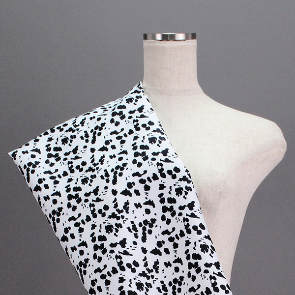 C0253　白黒　ダルメシアン柄生地