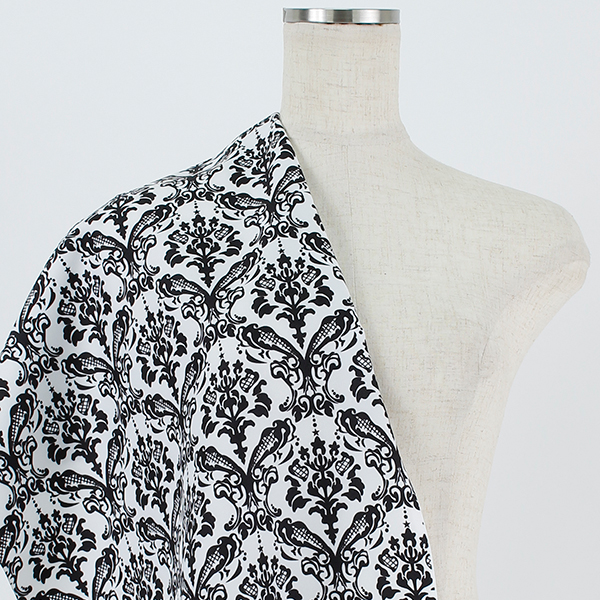 C0475　白×黒ダマスク柄生地