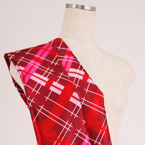 C0069　赤色ベース　チェック柄生地
