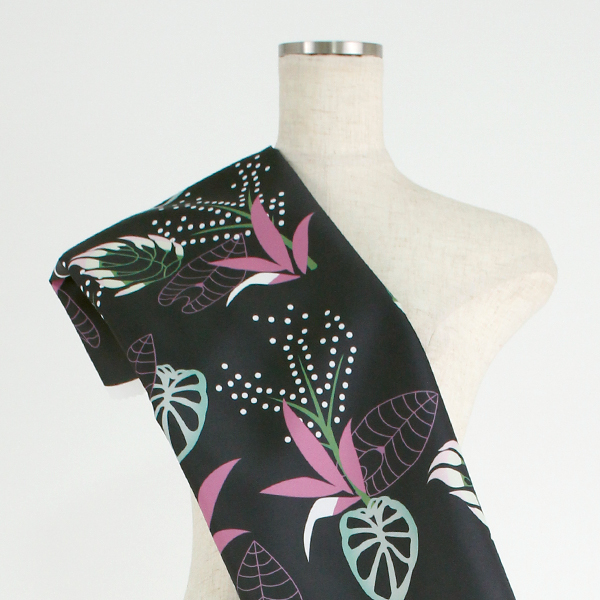 C0396　黒ベース　ボタニカル柄
