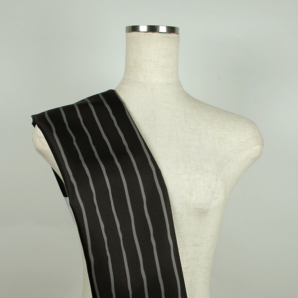 C0606　黒ベース灰色手書き風ストライプ柄生地