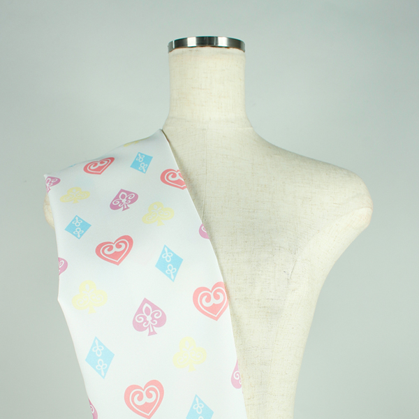 C0609　白ベースカラフルスート柄生地