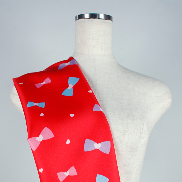 C0616　赤ベースカラフルハートリボン柄生地