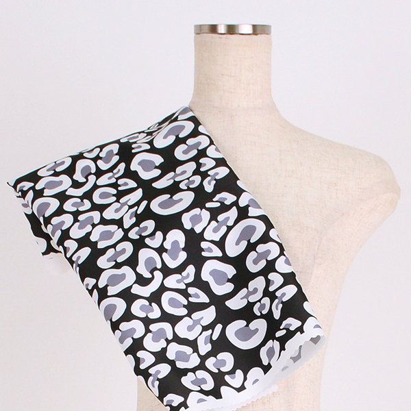 C0345　黒ベース　豹柄生地