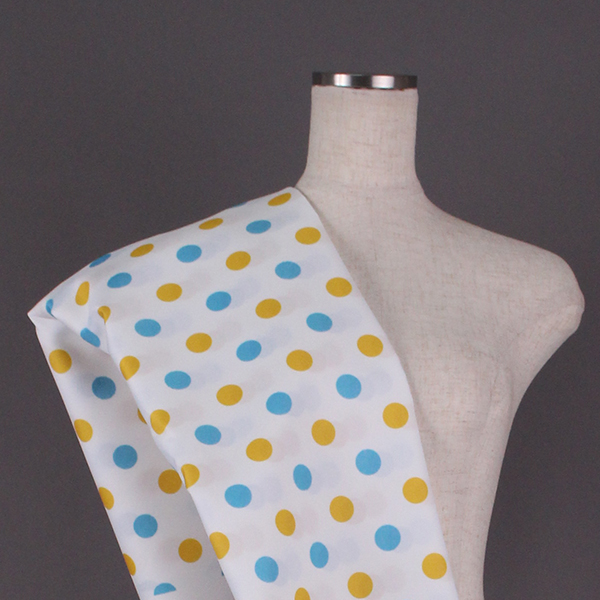 C0260　白ベース　水玉柄生地