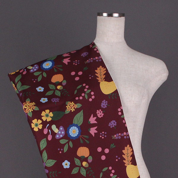 C0262　赤紫ベース　カントリー柄生地