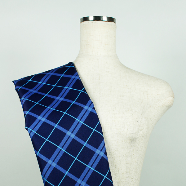 C0628　紺色ベース水色斜めチェック柄生地