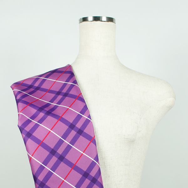 C0631　赤紫ベース白×赤ピンク斜めチェック柄生地