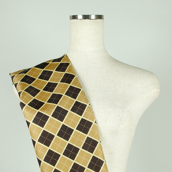 C0634　ベージュベース茶色アーガイル柄生地