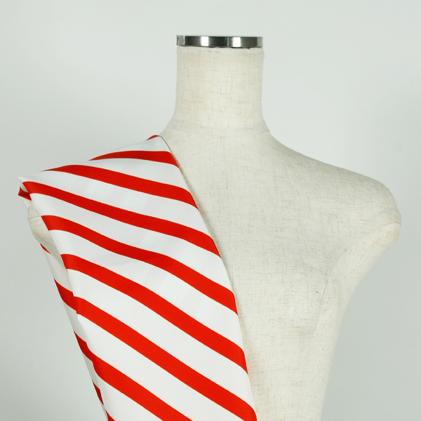 C0648　赤×白斜めストライプ柄生地