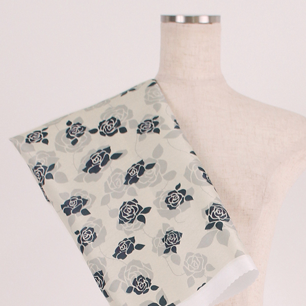 C0352　モノトーン　薔薇柄生地
