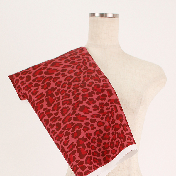C0353　赤ベース　豹柄生地