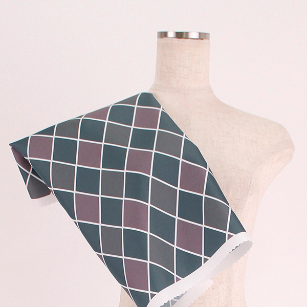 C0357　ダークトーン　ダイヤ柄生地