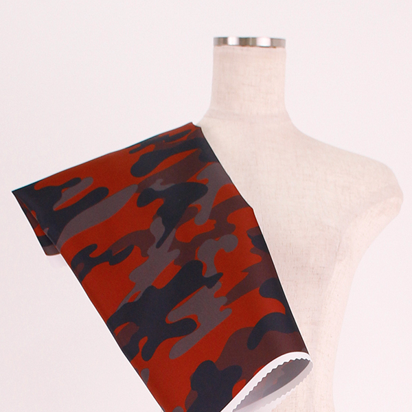 C0360　赤ベース　迷彩柄生地