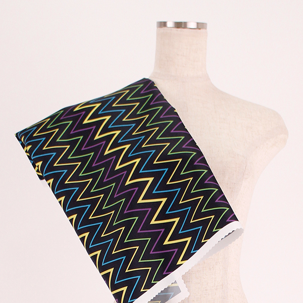 C0361　ライトカラー　ギザギザ柄生地